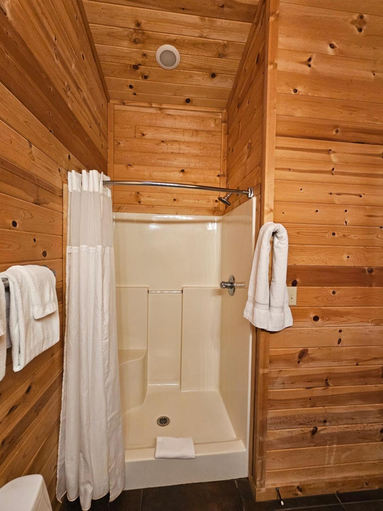 5 Min To Beaver Lake-King Bed-Fire Pit-Jetted Tub #3 Eureka Springs Exterior photo